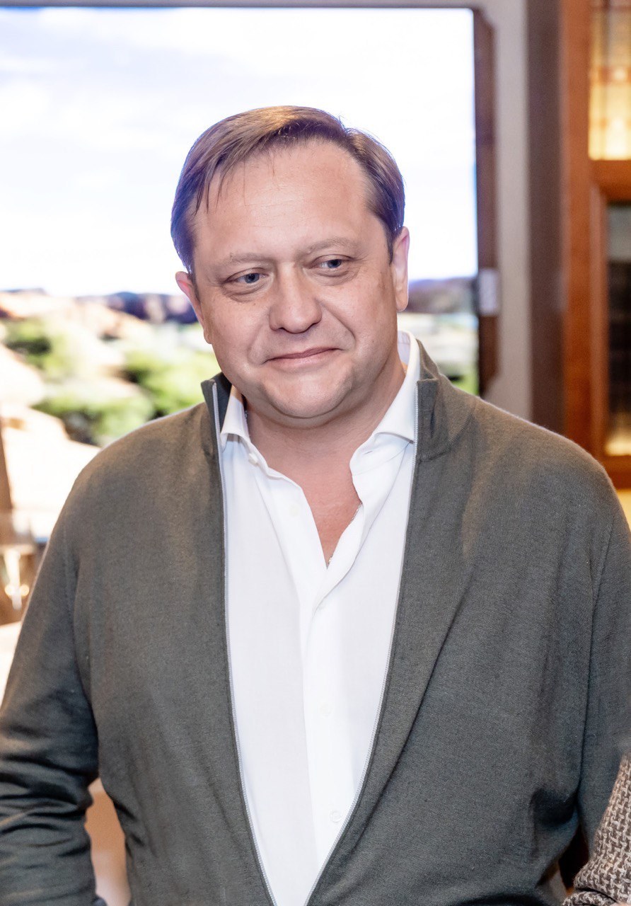 Олег Белай, деловой портрет
